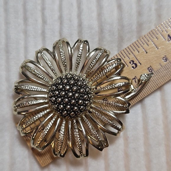 Sarah Coventry Sunflower Brooch - Picture 4 of 9